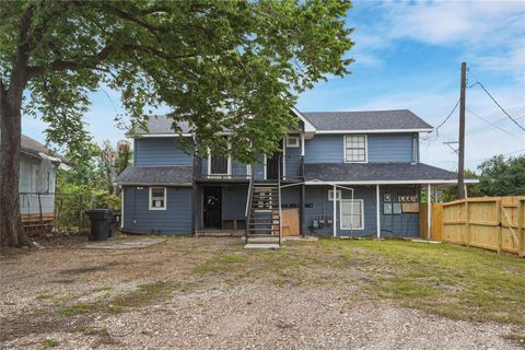 Photo of 6700 Avenue S Unit D, Houston, TX 77011 (MLS # 7161800)