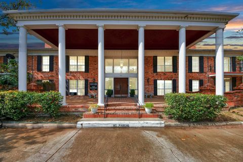 Photo of 2824 Briarhurst Dr Drive #12, Houston, TX 77057 (MLS # 66166325)