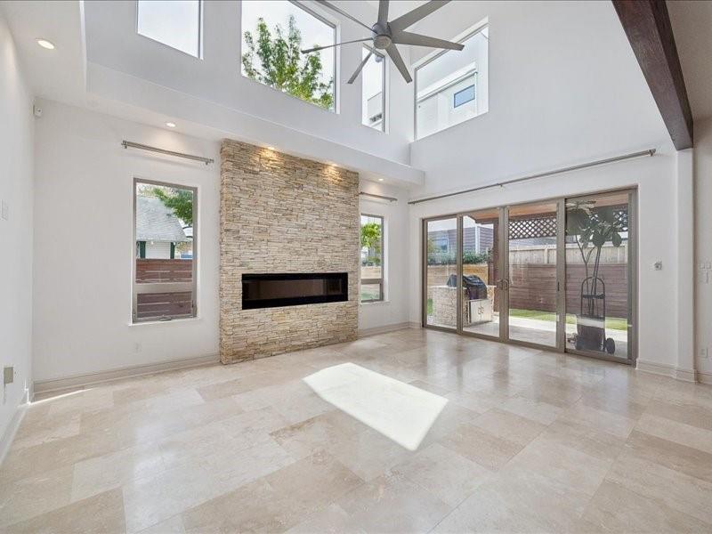 Photo of 1006 W 8th Street, Houston, TX 77007 (MLS # 67565924)