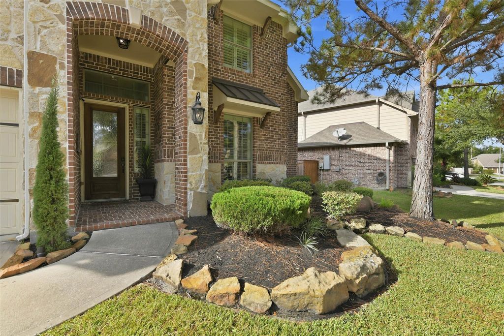 Photo of 17611 Fossil Ridge Lane, Humble, TX 77346 (MLS # 57981919)