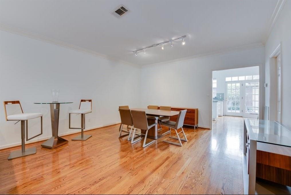 Houston, Texas 77019, United States, 3 Bedrooms Bedrooms, ,3 BathroomsBathrooms,Residential,Active,241152