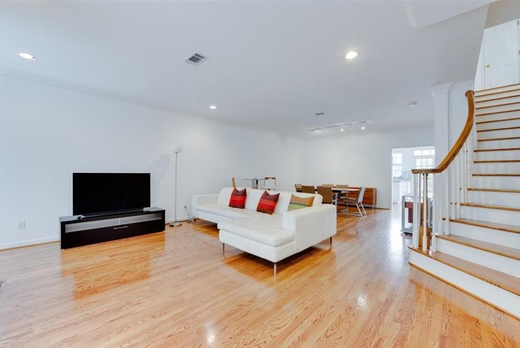 Houston, Texas 77019, United States, 3 Bedrooms Bedrooms, ,3 BathroomsBathrooms,Residential,Active,241152