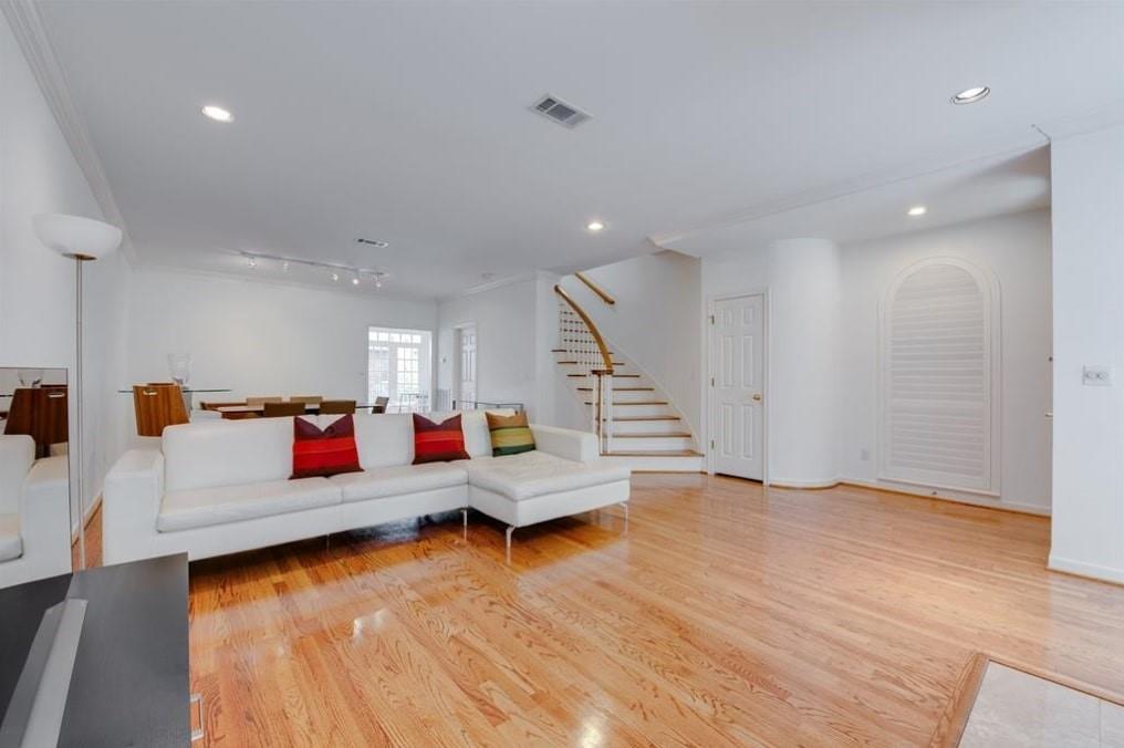 Houston, Texas 77019, United States, 3 Bedrooms Bedrooms, ,3 BathroomsBathrooms,Residential,Active,241152