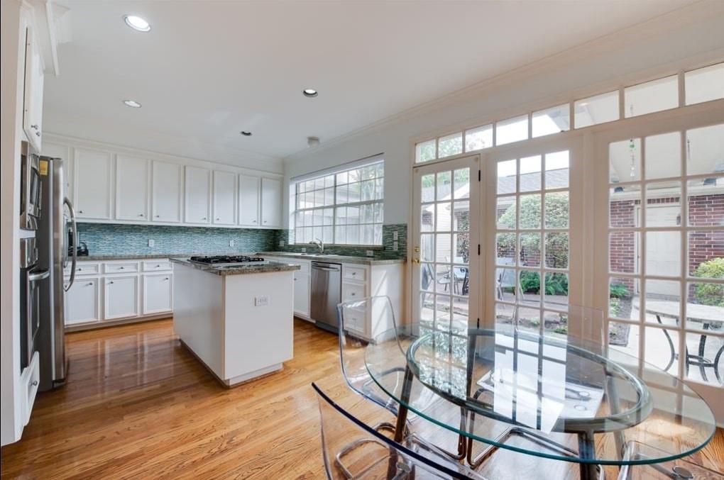 Houston, Texas 77019, United States, 3 Bedrooms Bedrooms, ,3 BathroomsBathrooms,Residential,Active,241152