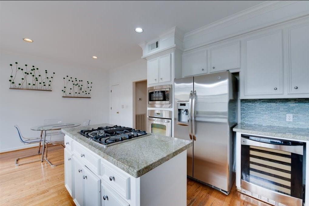 Houston, Texas 77019, United States, 3 Bedrooms Bedrooms, ,3 BathroomsBathrooms,Residential,Active,241152