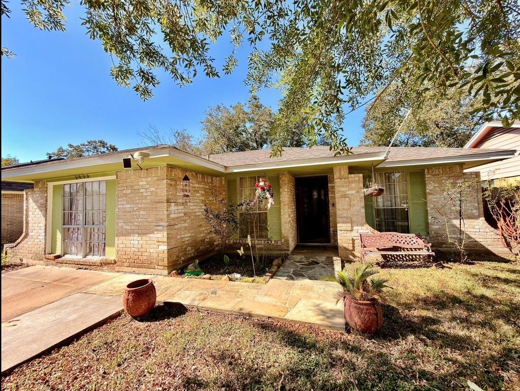Photo of 6406 Tall Willow Drive, Houston, TX 77088 (MLS # 48654360)