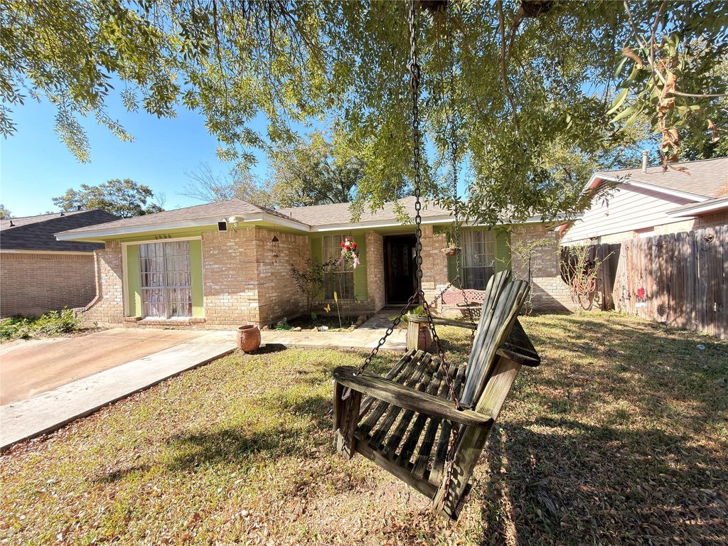 Photo of 6406 Tall Willow Drive, Houston, TX 77088 (MLS # 48654360)