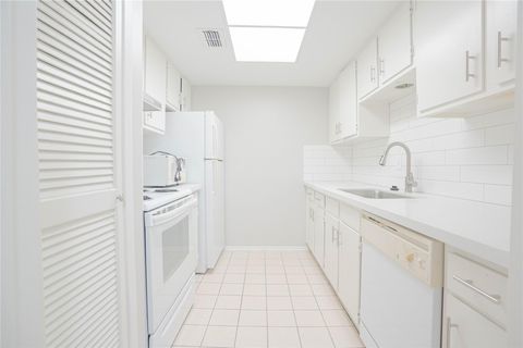 Photo of 2220 S Piney Point Road #207, Houston, TX 77063 (MLS # 77195250)