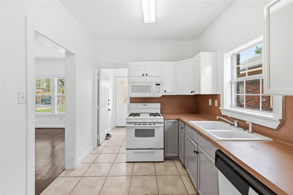 Photo of 2218 Arbor Street #ABC, Houston, TX 77004 (MLS # 63735294)