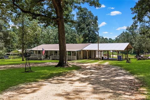 Photo of 128 E Highland Drive, Livingston, TX 77351 (MLS # 61152706)
