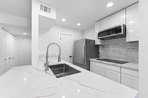 Photo of 17331 Red Oak Drive #14, Houston, TX 77090 (MLS # 63327671)