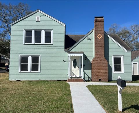 Photo of 801 Avenue F St, El Campo, TX 77437 (MLS # 40734687)