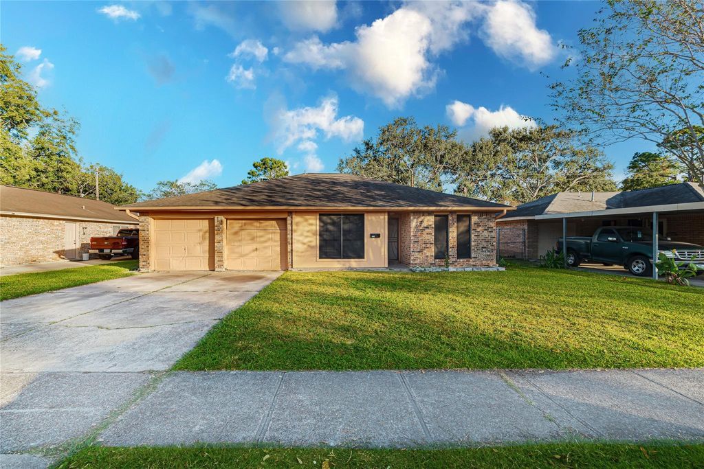 Photo of 2021 Kingsdale Drive, Deer Park, TX 77536 (MLS # 20544603)