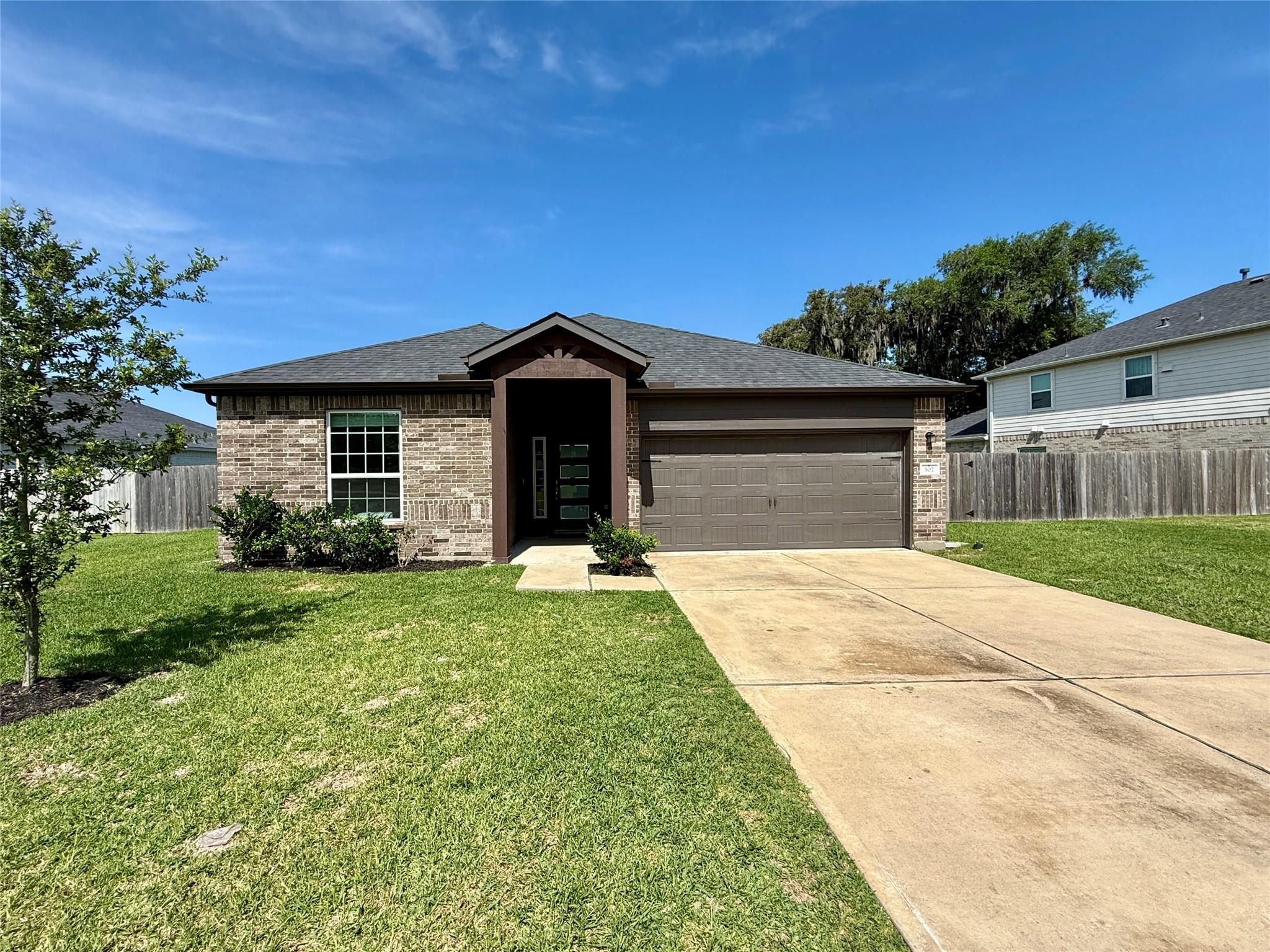 307 Twin Lakes Blvd West