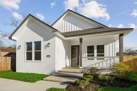 Photo of 615 Lettie Street, Richmond, TX 77469 (MLS # 97600415)