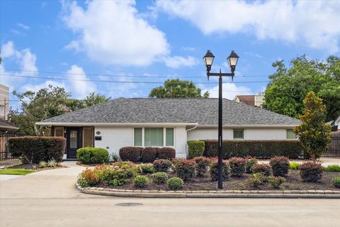 Photo of 1904 Chimney Rock Road, Houston, TX 77056 (MLS # 42074642)