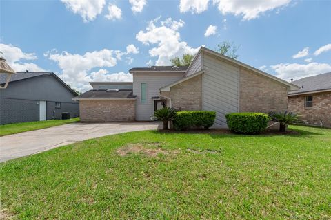 Photo of 1915 Mustang Springs Drive, Missouri City, TX 77459 (MLS # 41022174)