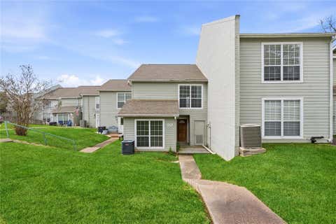 Townhouse For Sale - 100 Edgewater Drive #32<br/> Livingston, TX 77351
