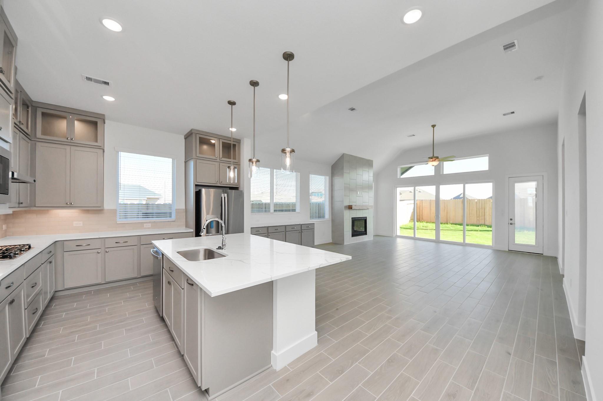 9606 Chateau Hill