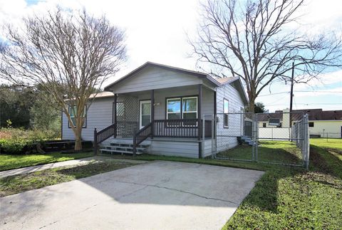 Photo of 6611 Wayne Johnson Avenue, Hitchcock, TX 77563 (MLS # 75277530)
