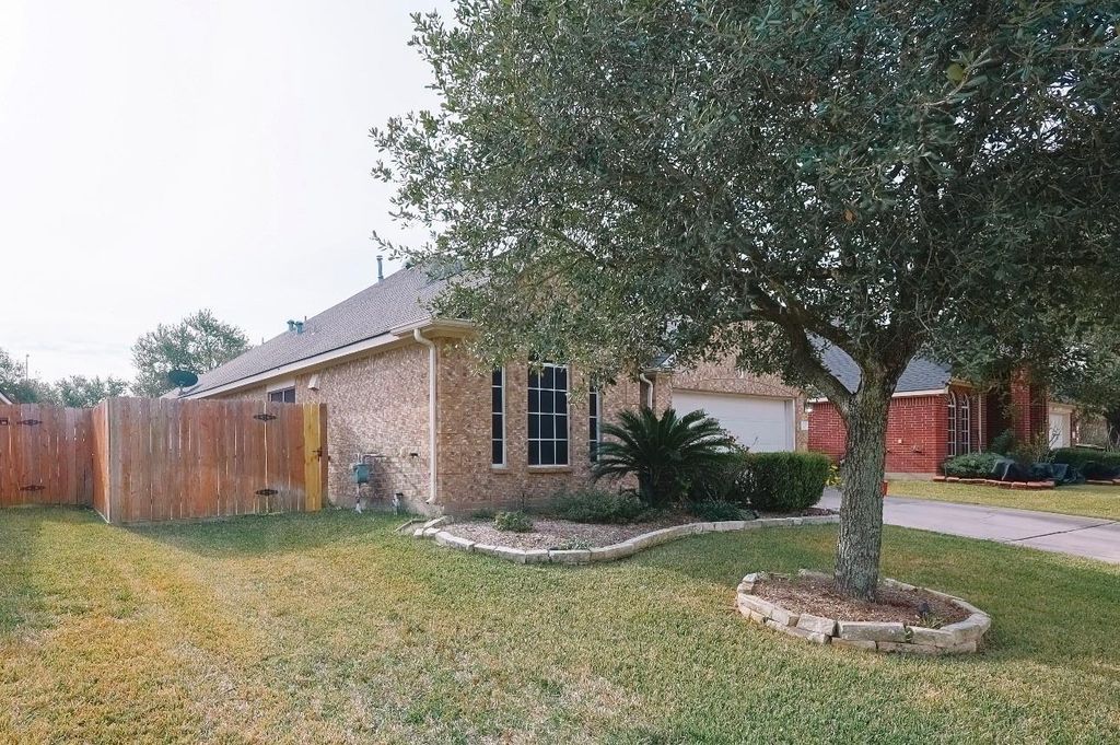 Photo of 6723 Green Sage Drive, Houston, TX 77064 (MLS # 40346752)