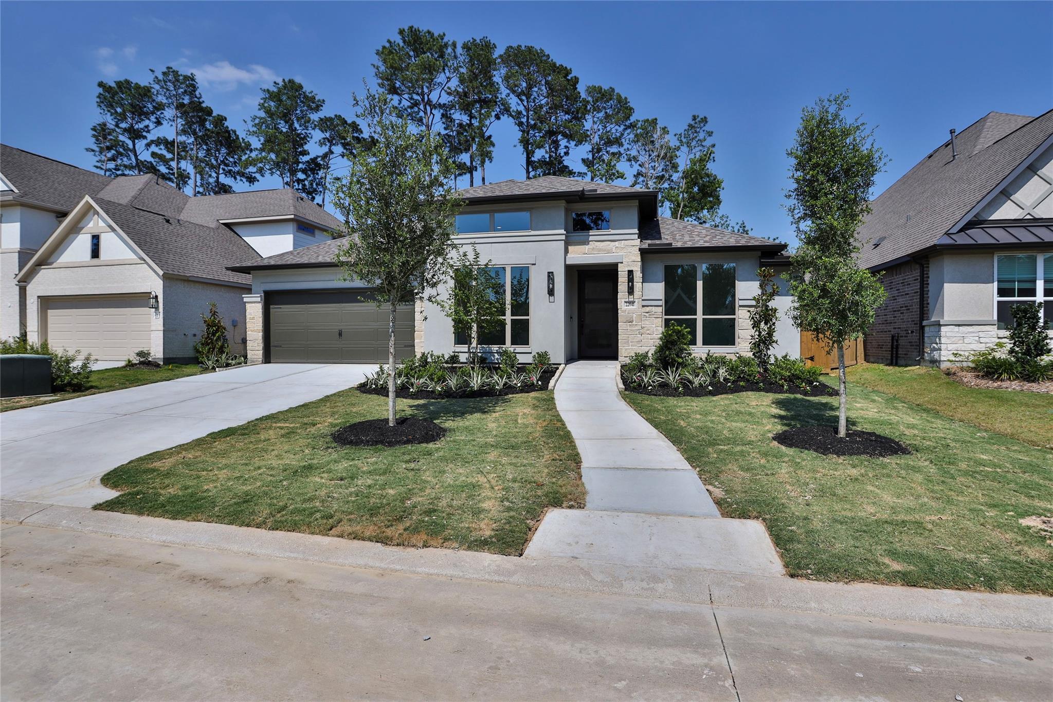 22041 Gateway Arch Drive