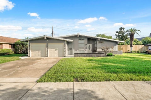 Photo of 7906 Cedel Drive, Houston, TX 77055 (MLS # 88594141)