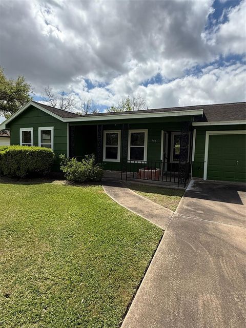 Photo of 406 Gardenia Street, Lake Jackson, TX 77566 (MLS # 37005050)