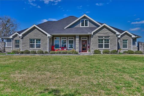 Photo of 2244 W Us Highway 90a W, Hallettsville, TX 77964 (MLS # 51915312)