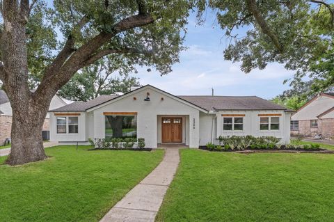 Photo of 2306 Eaglerock Drive, Houston, TX 77080 (MLS # 5514173)