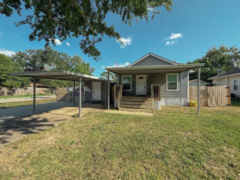 Photo of 4901 Elm Street, Seabrook, TX 77586 (MLS # 20586745)