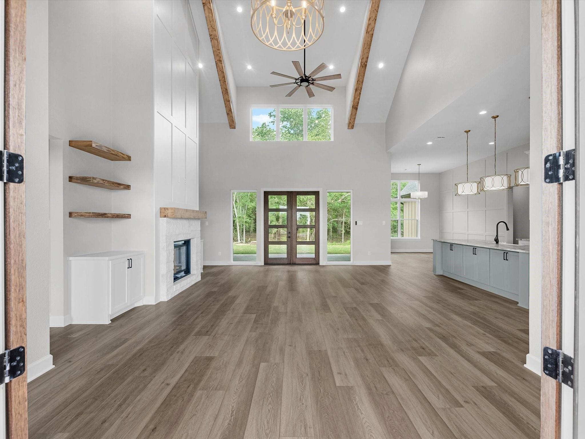 10039 Lakeside Oaks Dr