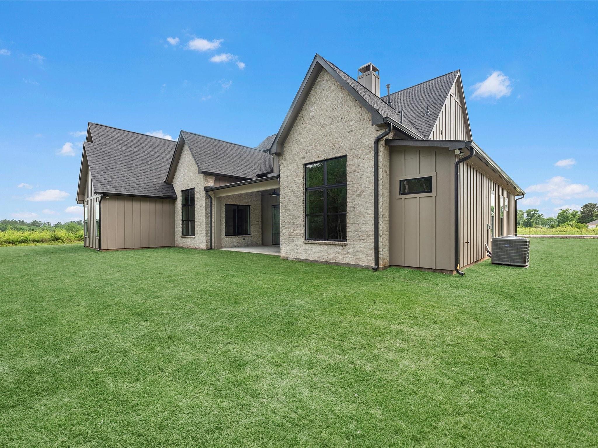 10039 Lakeside Oaks Dr