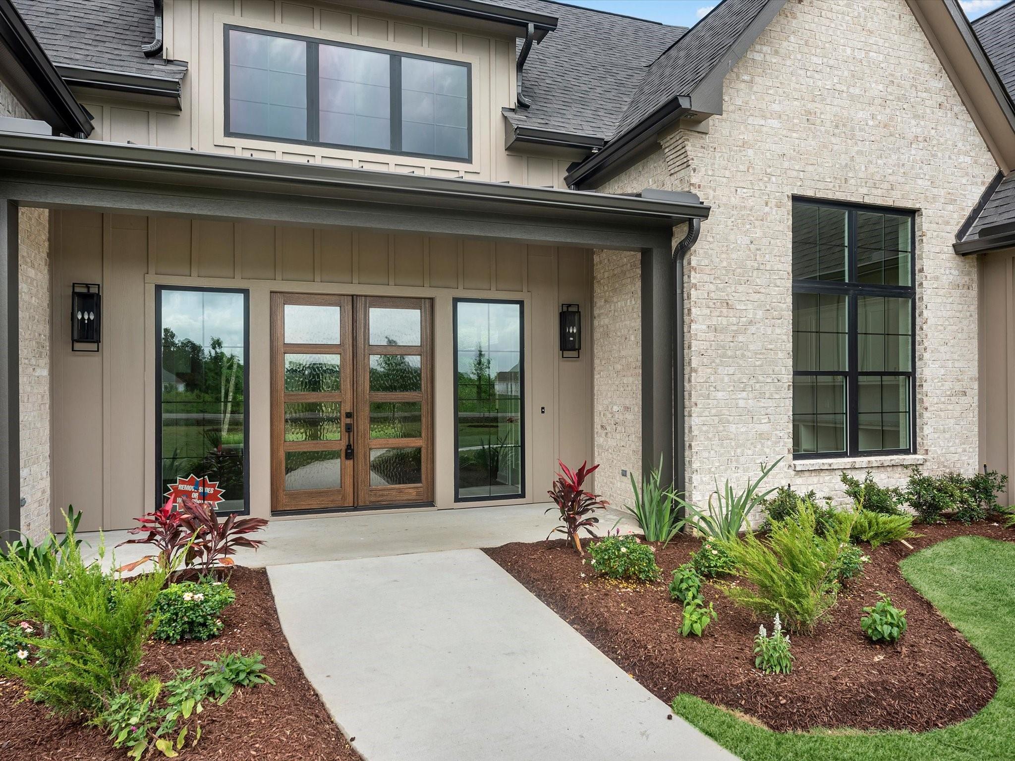 10039 Lakeside Oaks Dr