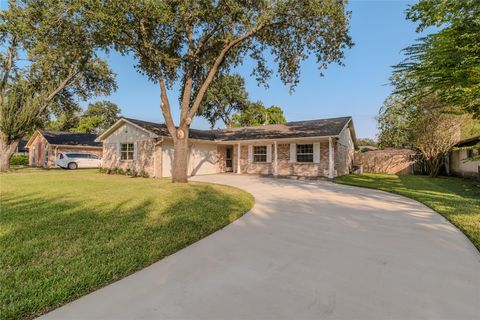 Photo of 12406 Whittington Drive, Houston, TX 77077 (MLS # 71176363)