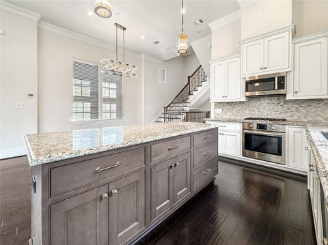 Photo of 2003 Covent Garden Station, Houston, TX 77045 (MLS # 10179035)