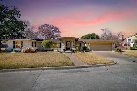 Homes For Sale - 2608 Hartwood Drive<br/> Tarrant County, Fort Worth, TX 76109