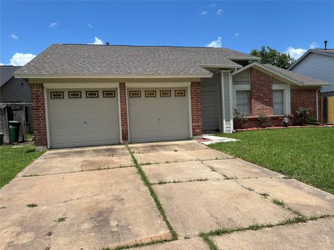 Photo of 11427 Mulholland Drive, Houston, TX 77477 (MLS # 97267013)