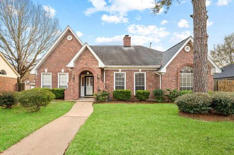 Photo of 15007 Rock Knoll Drive, Houston, TX 77083 (MLS # 46372047)