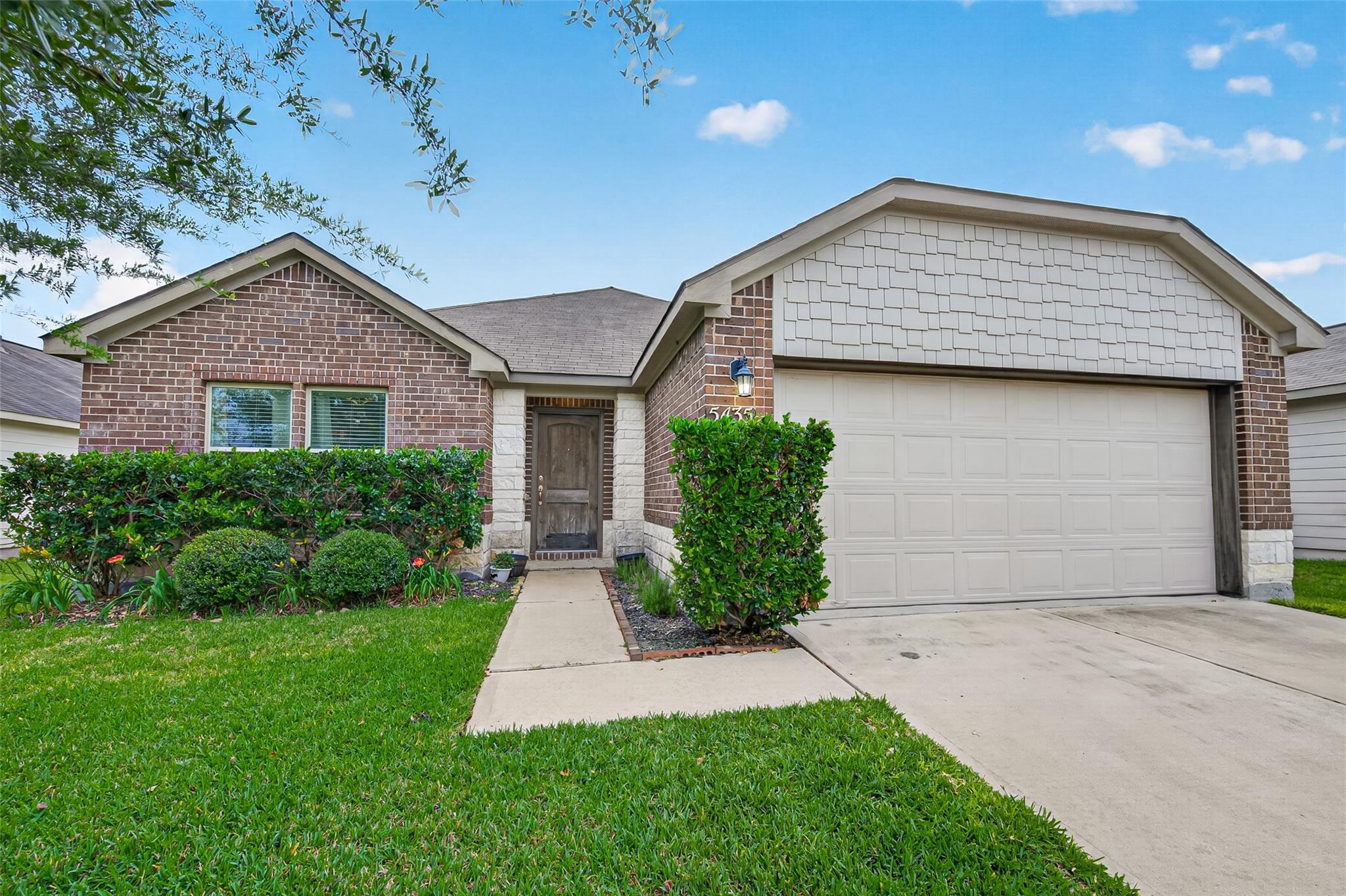 5435 Nero Lake Drive