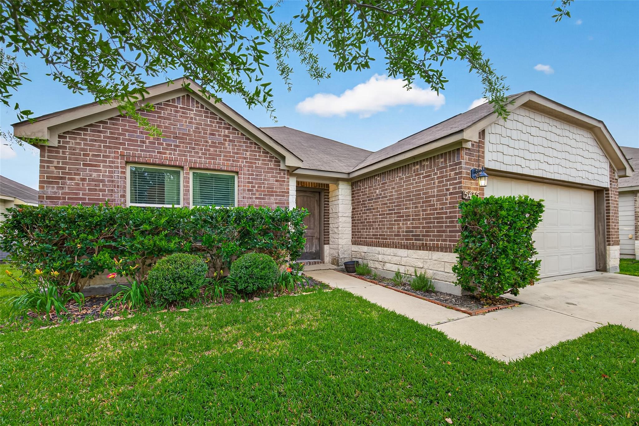5435 Nero Lake Drive