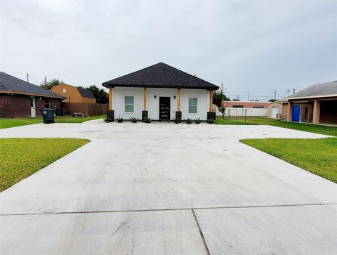 Photo of 1502 Charles St #2, Mission, TX 78572 (MLS # 38903312)