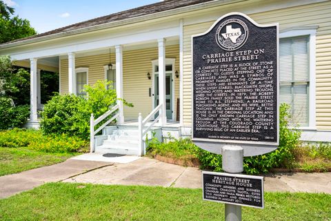 Photo of 1118 Prairie Street, Columbus, TX 78934 (MLS # 20817540)