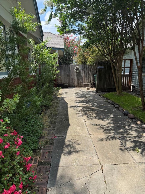 Photo of 1634 Branard Street, Houston, TX 77006 (MLS # 64692629)