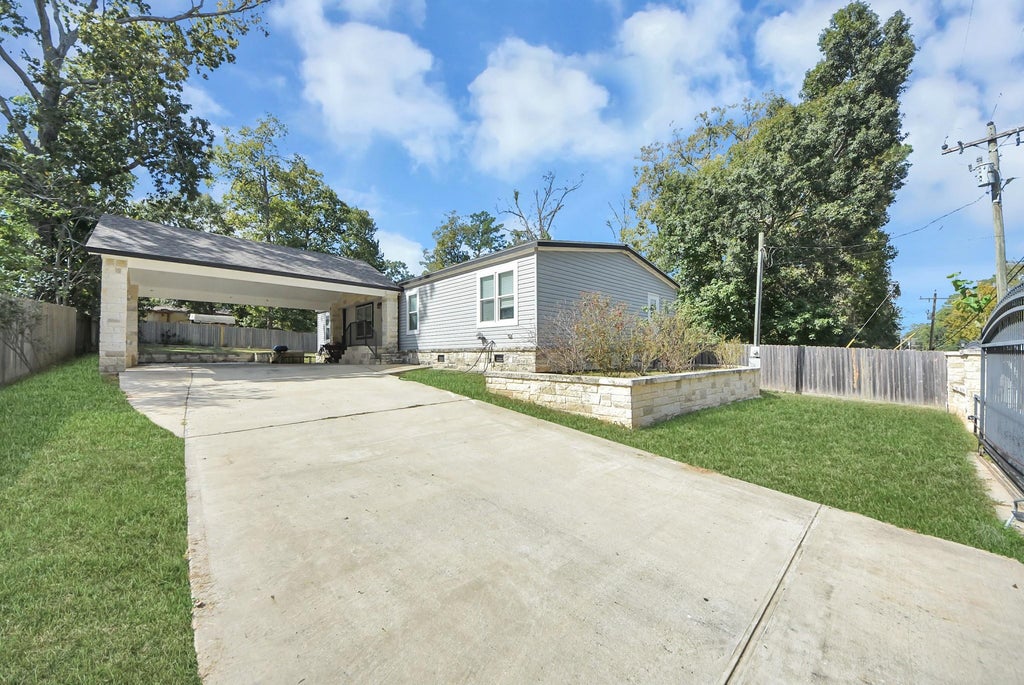 Photo of 12565 Royal Green Drive, Conroe, TX 77303 (MLS # 94715569)