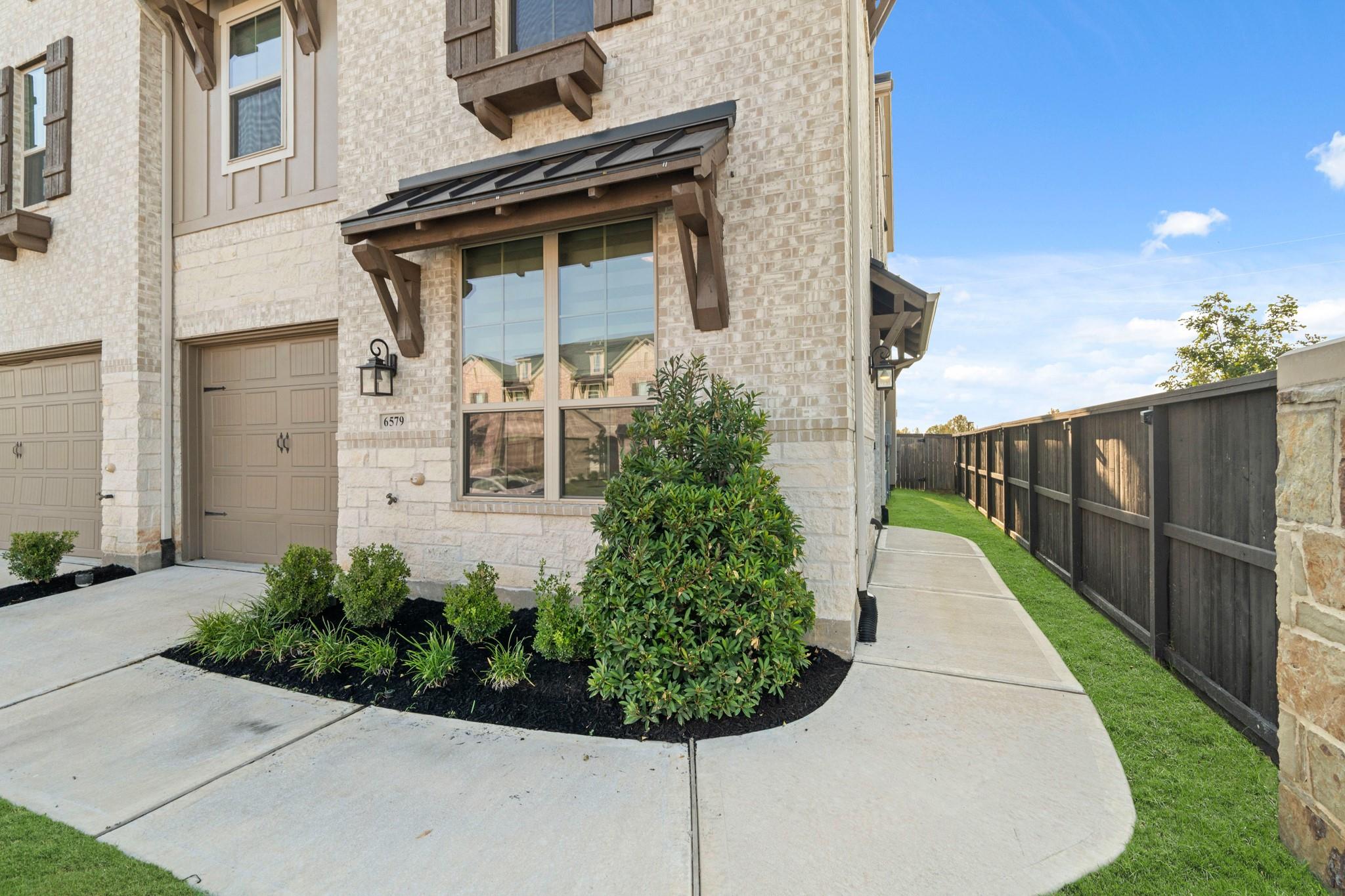 6579 Scarlet Pond Lane