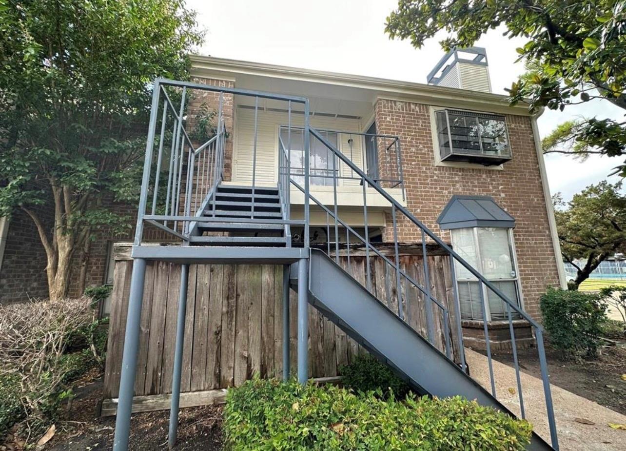 3900 Woodchase Drive 144
