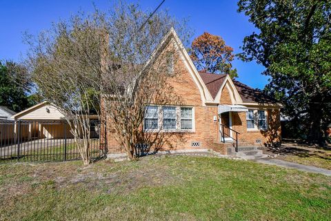 Photo of 609 Milwaukee Street, Houston, TX 77009 (MLS # 85037537)