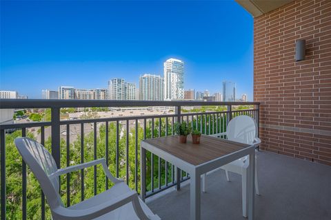 Photo of 2207 Bancroft Street #604, Houston, TX 77027 (MLS # 37300087)