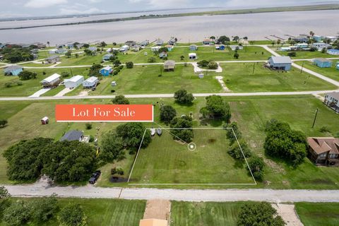 Photo of 713 Stovall, Palacios, TX 77465 (MLS # 67552373)